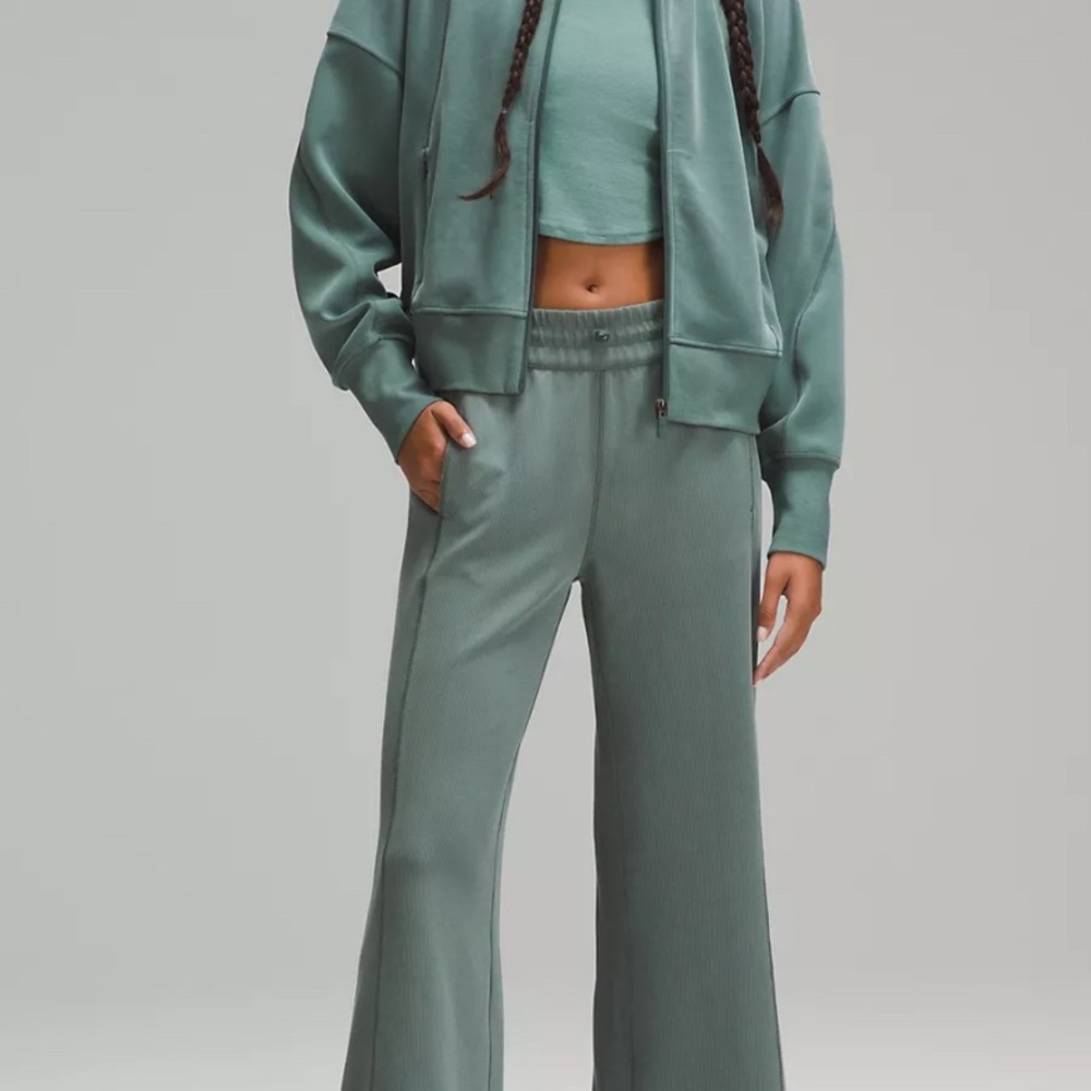 Lululemon Ribbed Softstreme Mid-Rise Wide-Leg Cropped Pant